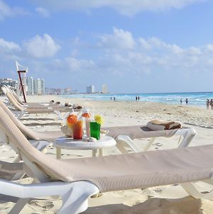 Mia Cancun Resort Exterior photo