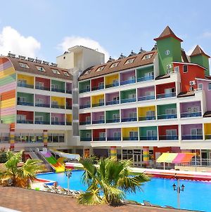 The Colours Side Hotel Exterior photo