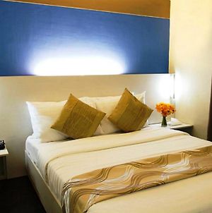 Pillows Hotel Cebu Stadt Room photo
