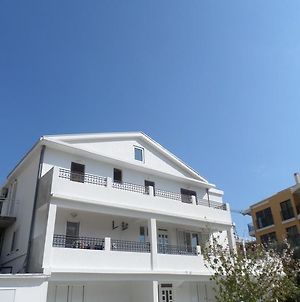 Apartments Gvozdenovic Petrovac na moru Exterior photo