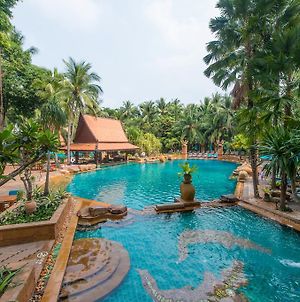 Avani Pattaya Resort - Sha Extra Plus Exterior photo