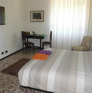 Green Quercia Apartment Como Room photo