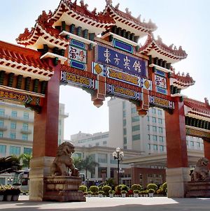 Hotel Dong Fang Kanton Exterior photo