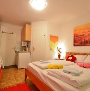 Ferienwohnung Ajo Vienna Siemens - Contactless Check-In Room photo