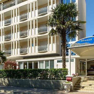 Hotel Croce Di Malta Lignano Sabbiadoro Exterior photo