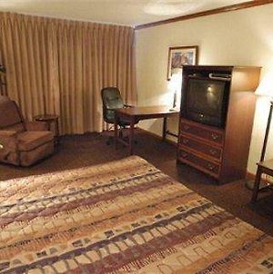 Boulder Outlook Hotel & Suites Room photo