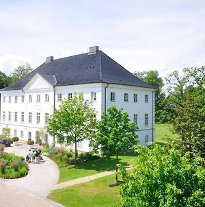 Hotel Schlossgut Groß Schwansee Exterior photo