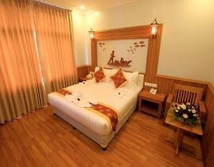 Inle Cherry Queen Hotel Nyaung Shwe Exterior photo