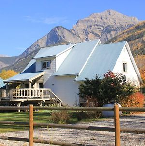 Bear Paw Lodge Golden Exterior photo