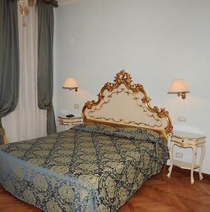 Bed and Breakfast Alloggi Santa Sofia Venedig Exterior photo