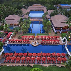 Hotel Marriott's Phuket Beach Club Mai Khao Exterior photo
