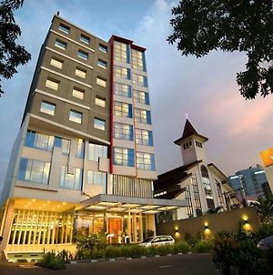 V Hotel Jakarta Exterior photo