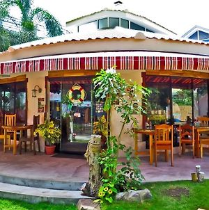 Gabbys Bed And Breakfast Dumaguete City Exterior photo