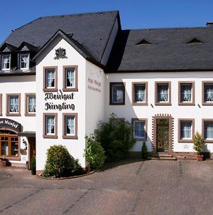 Hotel Gästehaus Weingut - Fröhliches Weinfass Kenn Exterior photo
