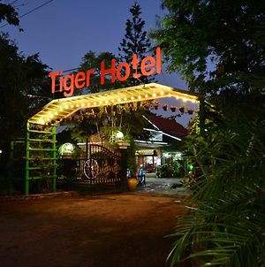 Tiger Hotel&Golden Lion Restaurant Pyin U Lwin Exterior photo