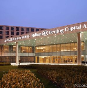 Hotel Hilton Beijing Capital Airport Exterior photo
