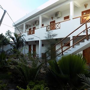 27 Cafe Zanzibar Airport Hotel Exterior photo