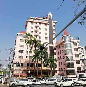 Queen'S Park Hotel Yangon Exterior photo