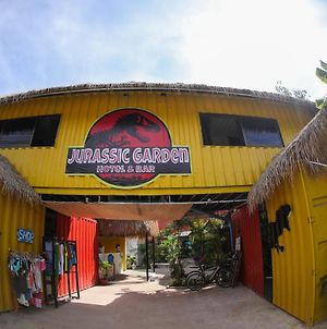 Hotel Jurassic Garden Sihanoukville Exterior photo