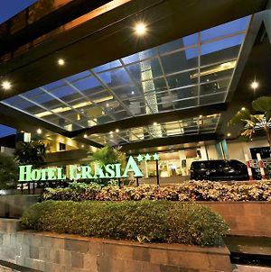 Hotel Grasia Semarang Exterior photo