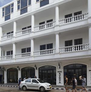 Hotel Ajanta Neu-Delhi Exterior photo