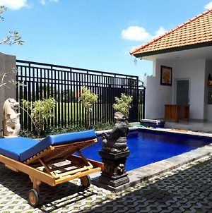 Bed and Breakfast Canggu Wooden Green Paradise Exterior photo
