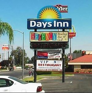 Days Inn By Wyndham Bakersfield Exterior photo