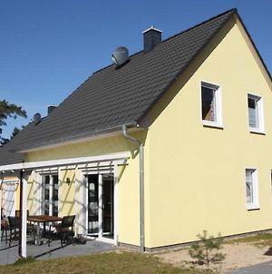 Villa K 97 - stilvolles Ferienhaus mit Kamin&WLAN am See in Röbel an der Müritz Exterior photo