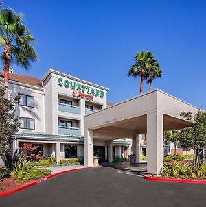 Hotel Courtyard By Marriott Oakland Airport Exterior photo