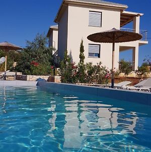Luxurious Villa At A Unique Spot Agios Nikolaos  Exterior photo