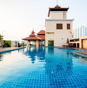 Hotel Aiyara Palace Pattaya Exterior photo