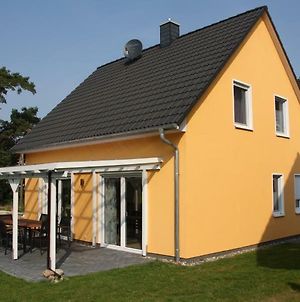 Villa K 99 - Ferienhaus mit Kamin&WLAN in Röbel an der Müritz Exterior photo