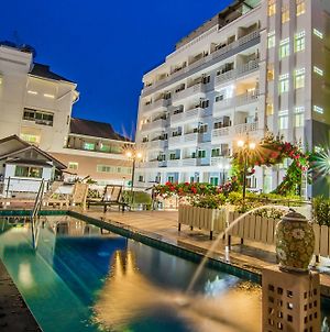 Hotel Sutus Court 1 Pattaya Exterior photo