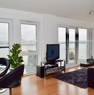 3 Bedroom Dual-Aspect Flat With River Views London Exterior photo