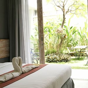 Hotel Sugiras Living Denpasar Exterior photo
