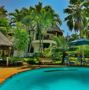 Bed and Breakfast Upani In Diani Diani Beach Exterior photo