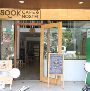 Sook Cafe And Youth Hostel Chiang Rai Exterior photo