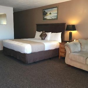 Rest Assured Inns & Suites Montpelier Exterior photo