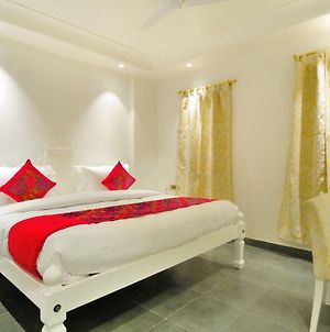 Staybook Hotel Pinky Villa - A Unit Of Jyoti Mahal Neu-Delhi Exterior photo
