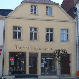 Pension&Ferienwohnung Zum Schmuckgiebel Tangermünde Exterior photo