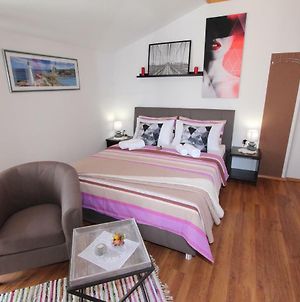Rooms And Apartments Matosevic Rovinj Exterior photo