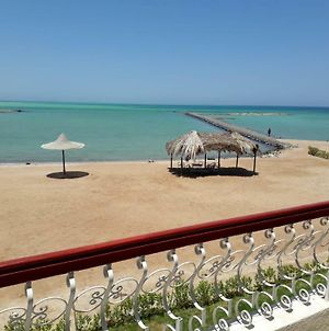 Three-Bedroom Seafront Villa Hurghada Exterior photo