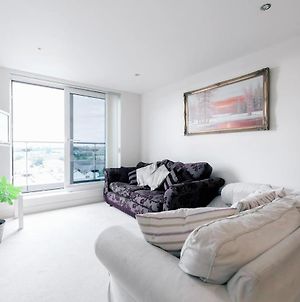 Chelsea / Imperial Wharf - Bright, Modern, Sunset View Apartment London Exterior photo