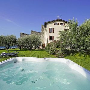 Villa Victoria: Luxury Waterfront Villa With Splendid Views Gargnano Exterior photo