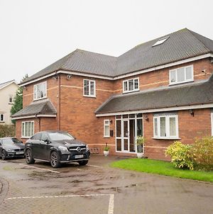 Oyo Oakcroft Guest House Manchester Airport Ringway Exterior photo