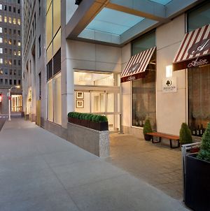 Hotel Doubletree By Hilton New York Downtown Exterior photo