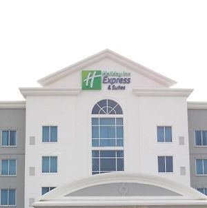 Holiday Inn Express & Suites Columbia-Fort Jackson Exterior photo