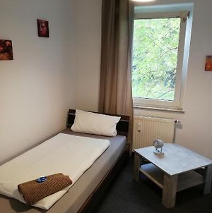 Appartement mit drei Einzelbetten -Monteurswohnung - für Dienstreisende - Zentral an der A1 und 59 Leverkusen Exterior photo