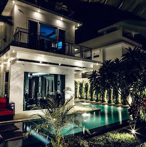 Villas In Pattaya Exterior photo