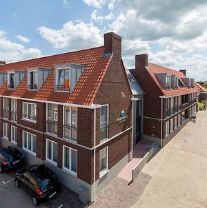 Luxury Studio Apartment In Zoutelande With Parking Room photo